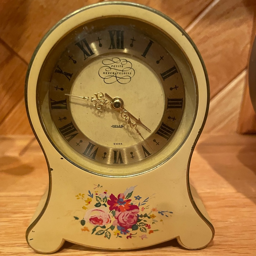 Vintage petite neuchateloise jaeger clock 1943